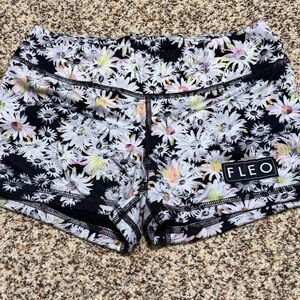 Fleo Black Daisy Print Women’s Bike Shorts with Pastel Accents